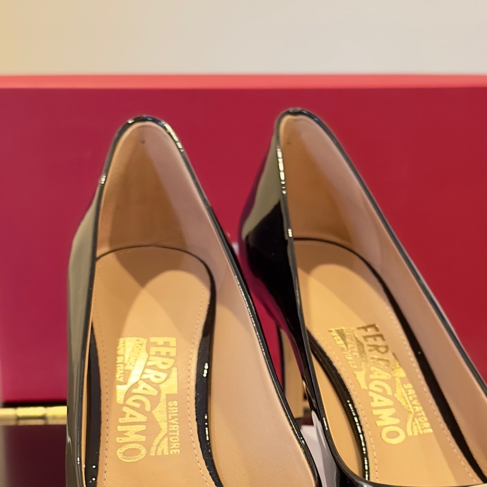 Salvatore Ferragamo NWT Luxury Party Classic RARE Authentic Black Patent Pumps - Picture 16 of 17